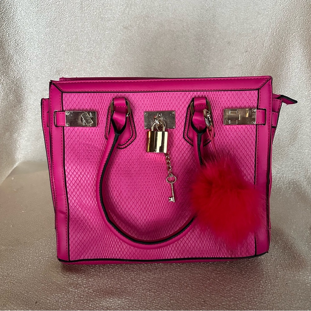 Fuchsia Aldo handbag